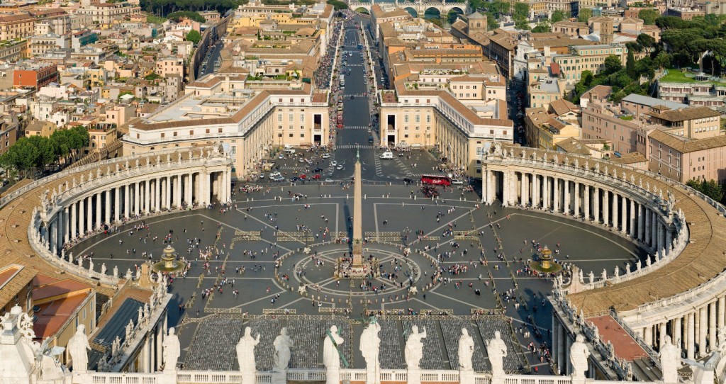 St Peter's Square, photo by David Iliff, License CC-BY-SA 3.0